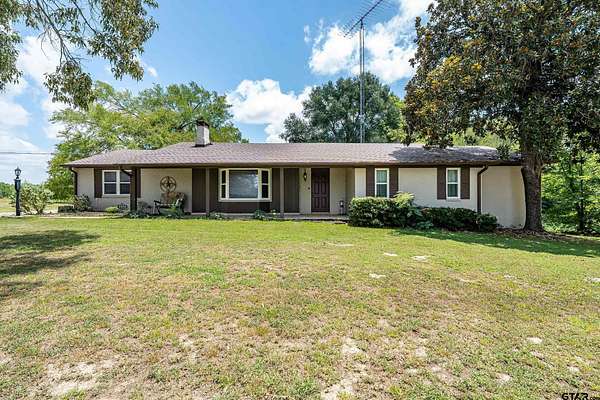 6.76 Acres of Land with Home for Sale in Jacksonville, Texas