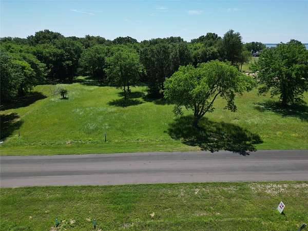 0.83 Acres of Residential Land for Sale in Mabank, Texas