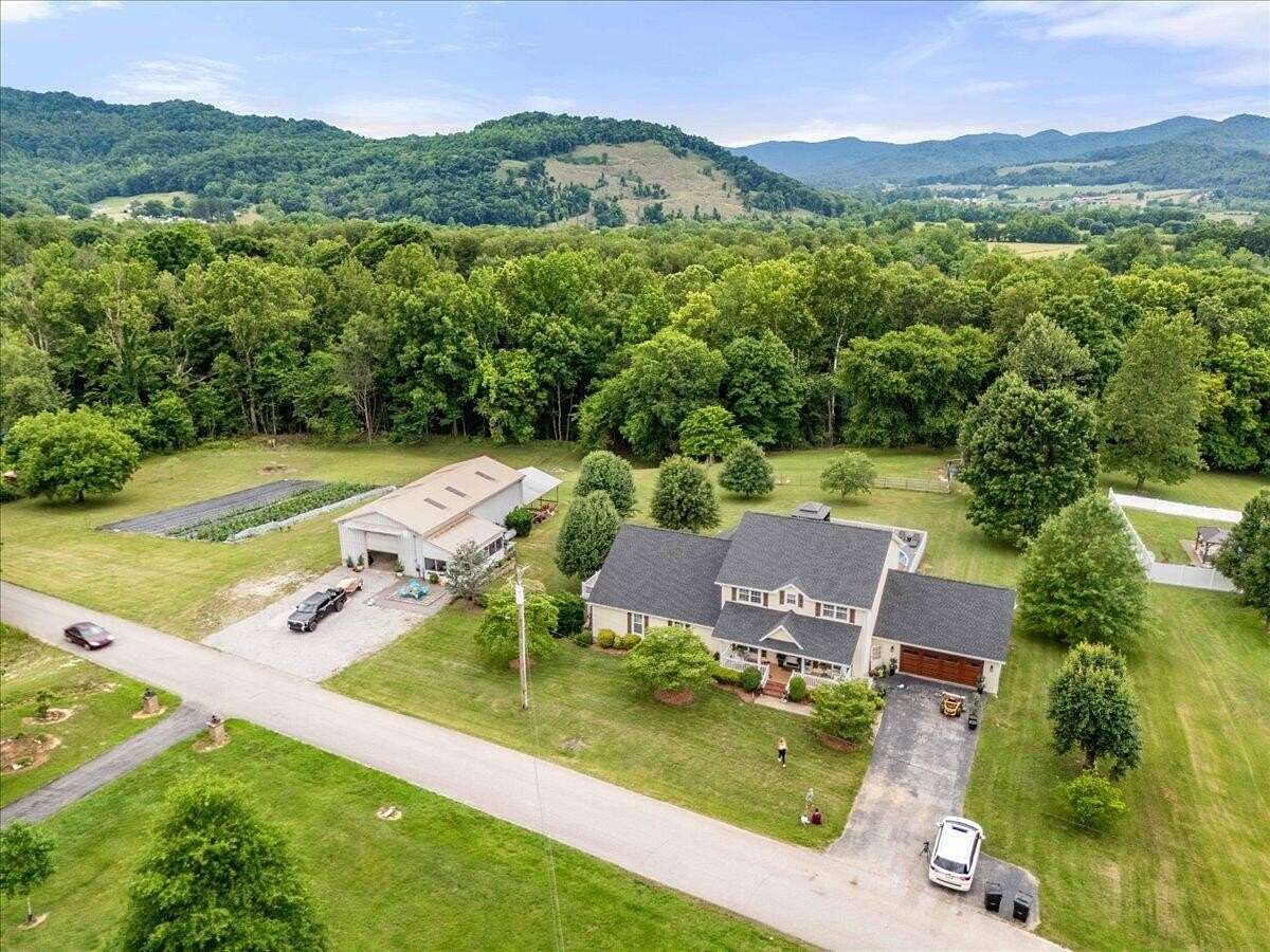 2.77 Acres of Land with Home for Sale in Williamsburg, Kentucky