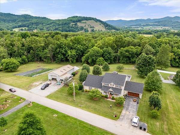 2.77 Acres of Land with Home for Sale in Williamsburg, Kentucky