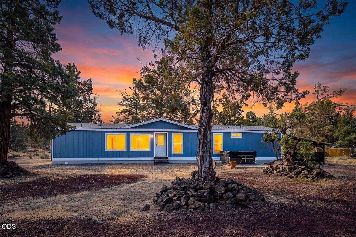 2.53 Acres of Land with Home for Sale in Redmond, Oregon