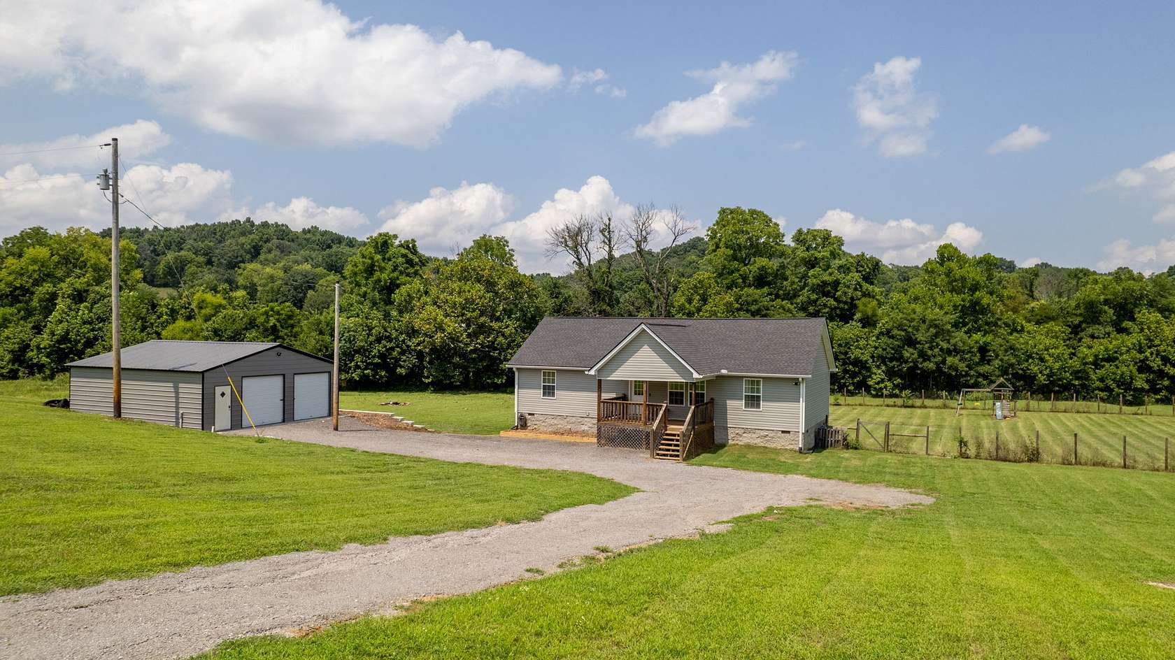 4 Acres of Land with Home for Sale in Bethpage, Tennessee