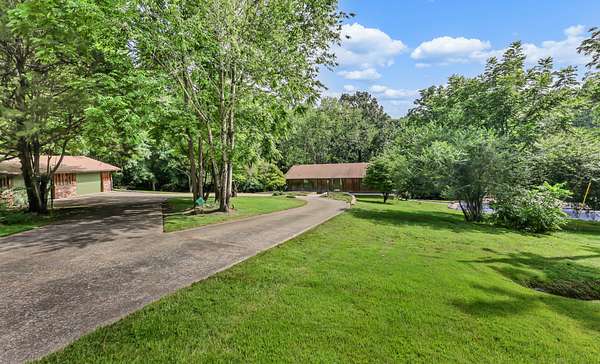 3.12 Acres of Land with Home for Sale in Clarksville, Tennessee