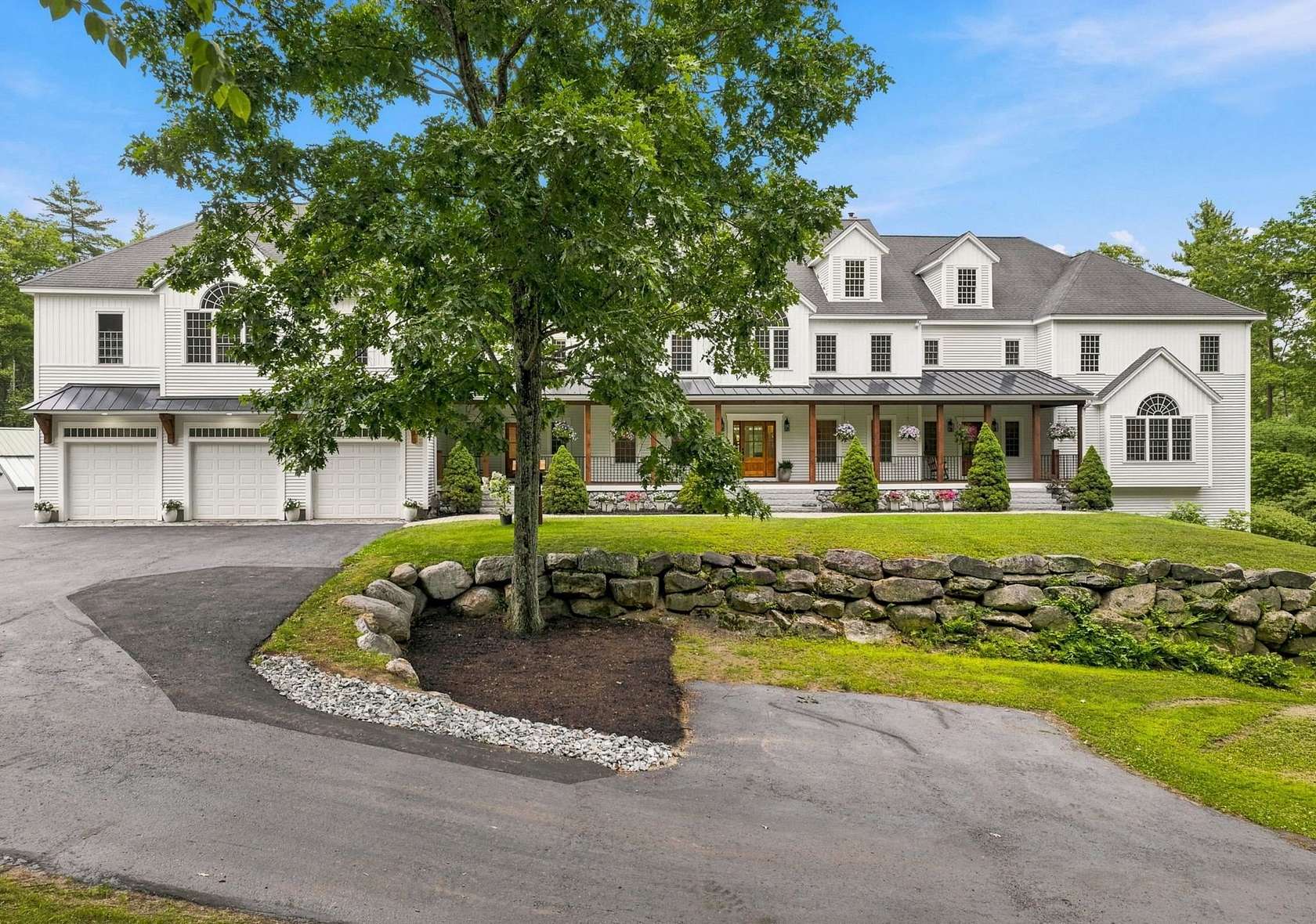 17.3 Acres of Land with Home for Sale in Amherst, New Hampshire
