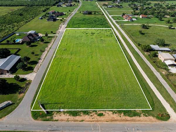 1.5 Acres of Residential Land for Sale in Lytle, Texas
