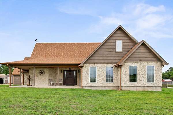 2 Acres of Land with Home for Sale in Corsicana, Texas