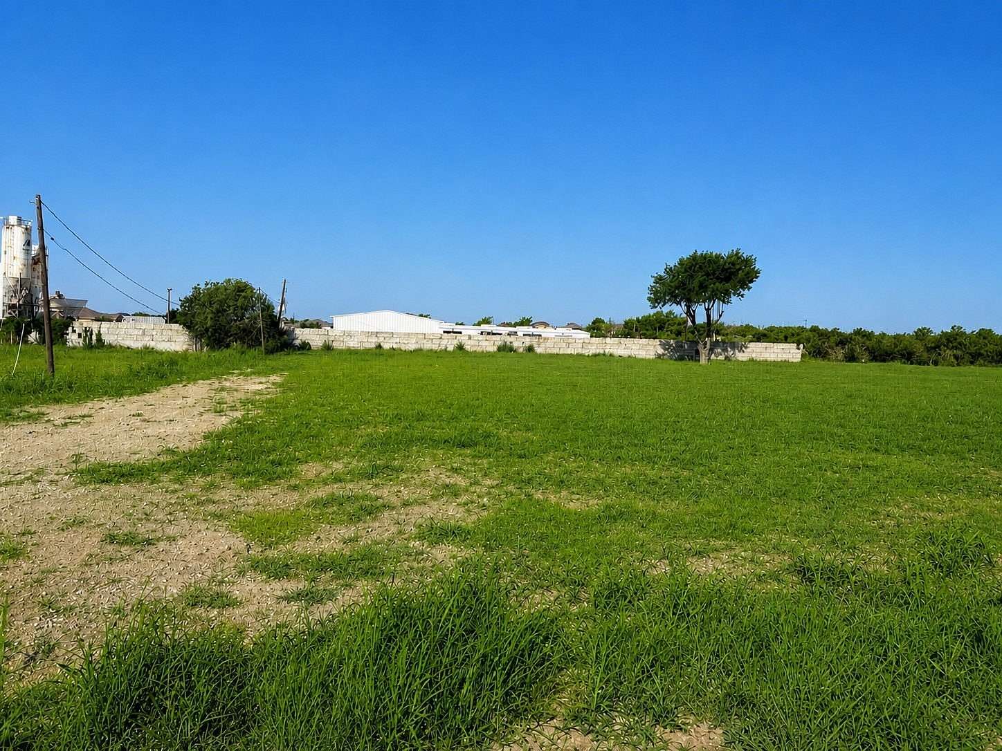 0.9 Acres of Residential Land for Sale in Arlington, Texas