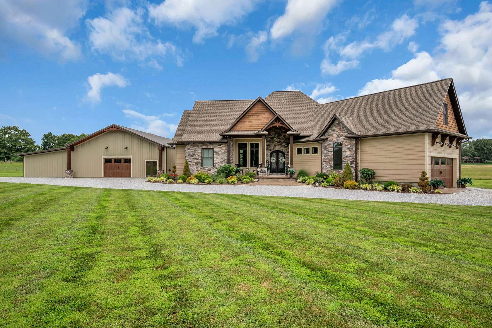 152 Acres of Recreational Land with Home for Sale in Dickson, Tennessee