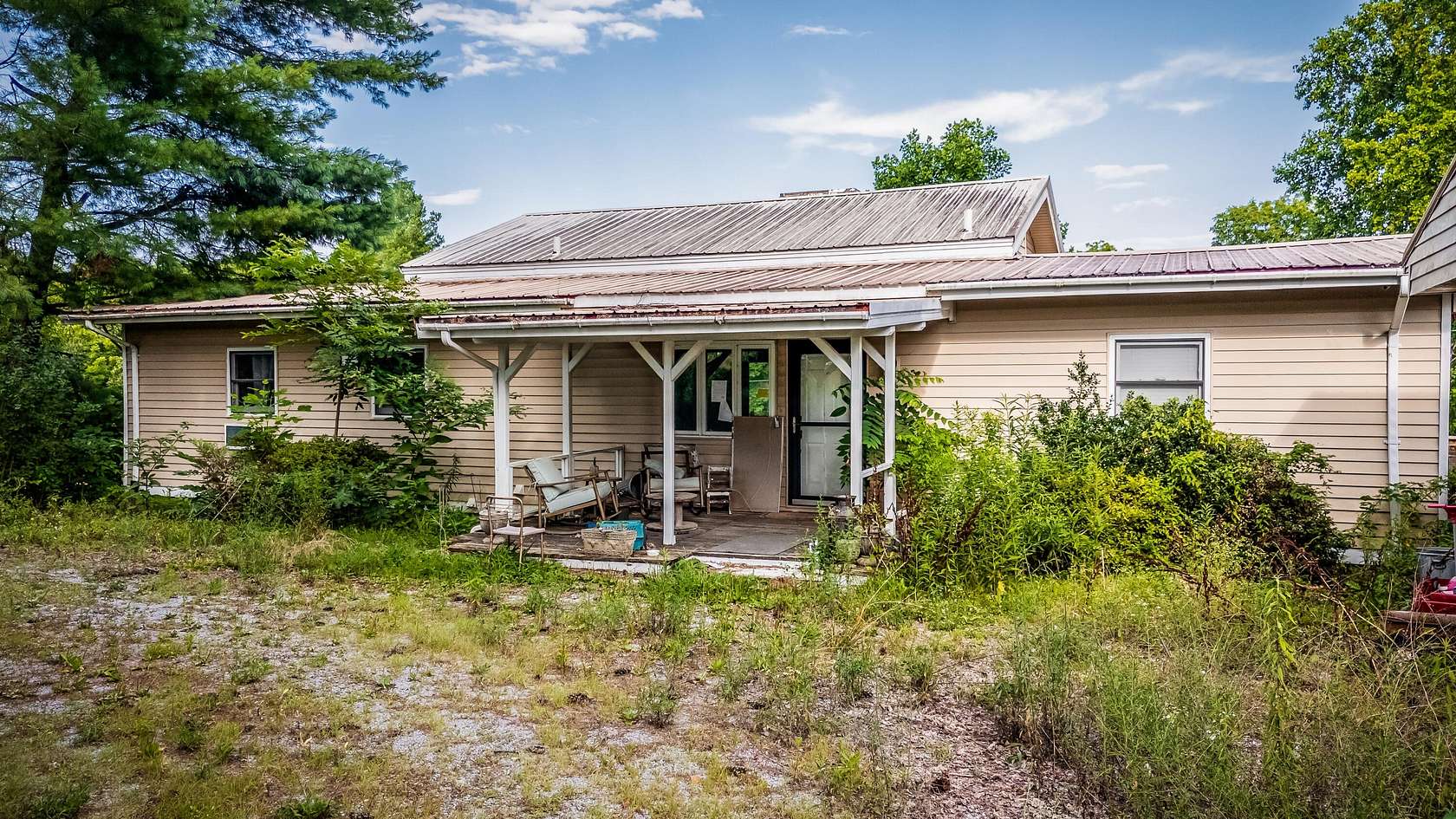 5 Acres of Land with Home for Sale in Lancaster, Kentucky