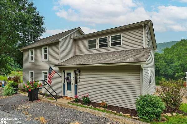 13.8 Acres of Land with Home for Sale in Saylorsburg, Pennsylvania