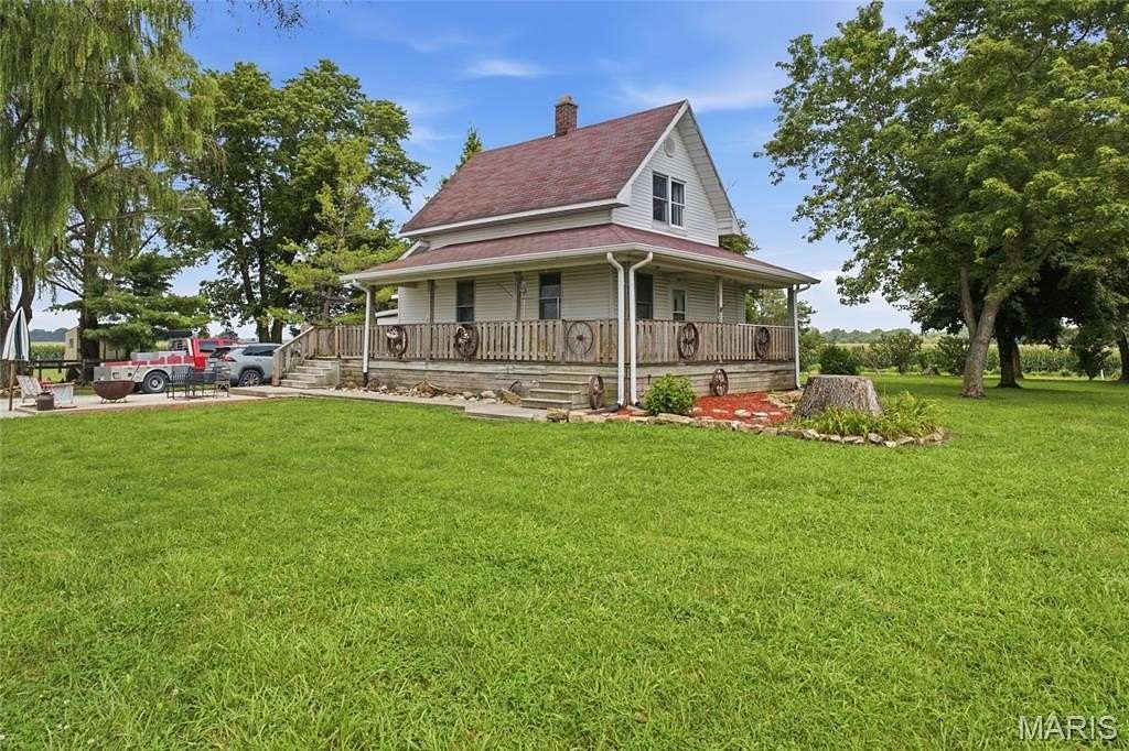 2.5 Acres of Land with Home for Sale in Alhambra, Illinois