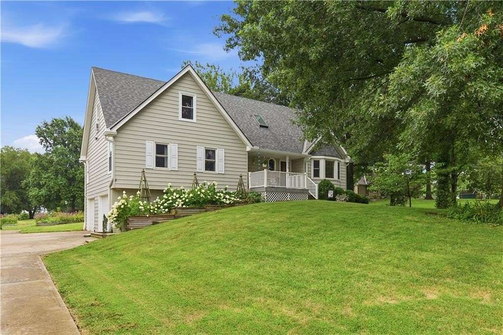 2.4 Acres of Land with Home for Sale in Independence, Missouri