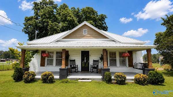 22 Acres of Land with Home for Sale in Boaz, Alabama