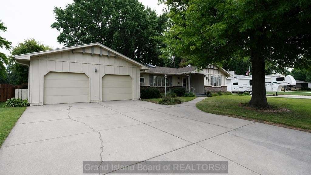 26 Acres of Land with Home for Sale in Grand Island, Nebraska