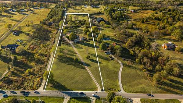 7.28 Acres of Land with Home for Sale in Hendersonville, Tennessee