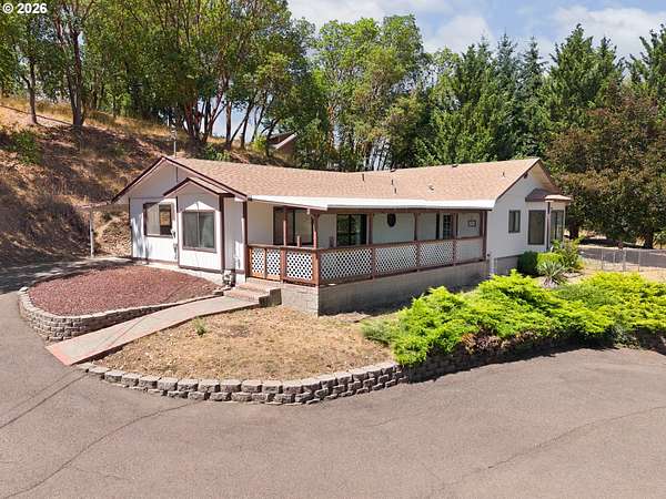 2.75 Acres of Land with Home for Sale in Roseburg, Oregon