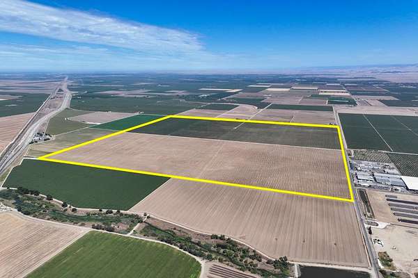 645 Acres of Land for Sale in Le Grand, California