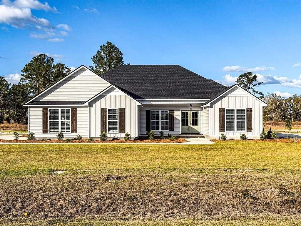 4.6 Acres of Land with Home for Sale in Ray City, Georgia