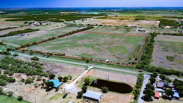 25 Acres of Land for Sale in Iowa Park, Texas