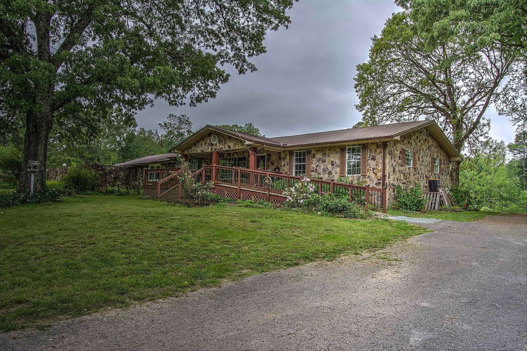 7.7 Acres of Land with Home for Sale in Trenton, Georgia