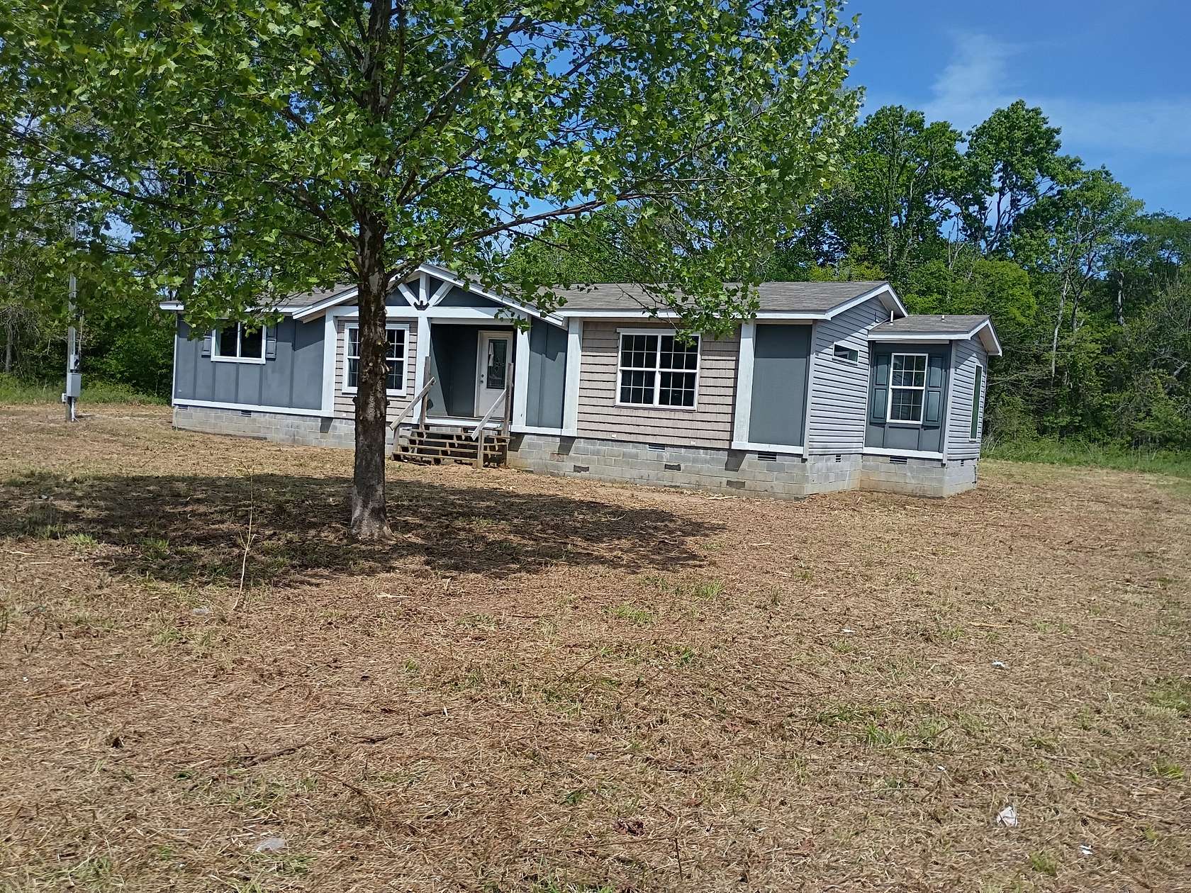 2.86 Acres of Land with Home for Sale in Columbia, Tennessee