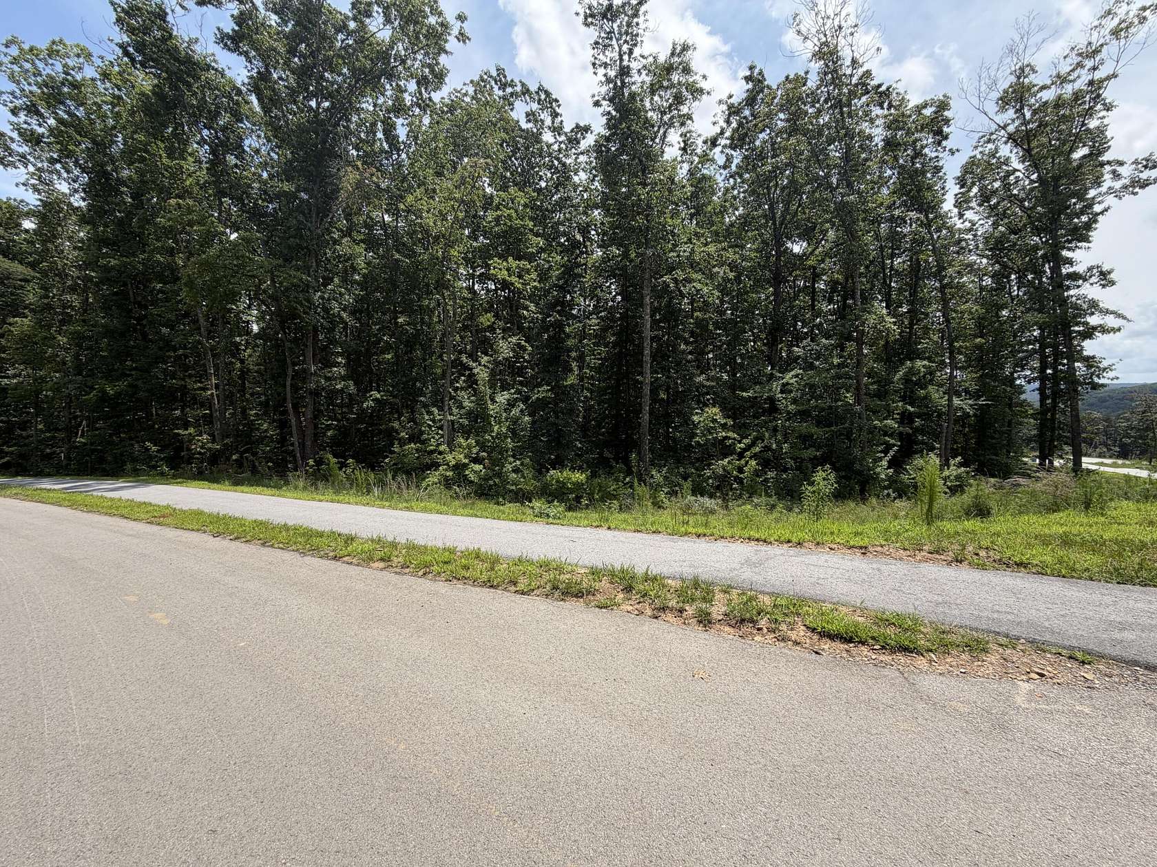1.36 Acres of Residential Land for Sale in Signal Mountain, Tennessee