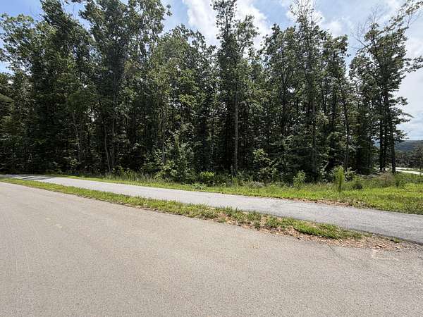 1.36 Acres of Residential Land for Sale in Signal Mountain, Tennessee