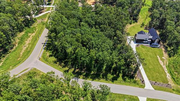 1.36 Acres of Residential Land for Sale in Signal Mountain, Tennessee