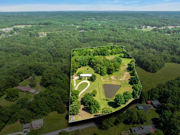 10 Acres of Recreational Land with Home for Sale in Centerville, Tennessee