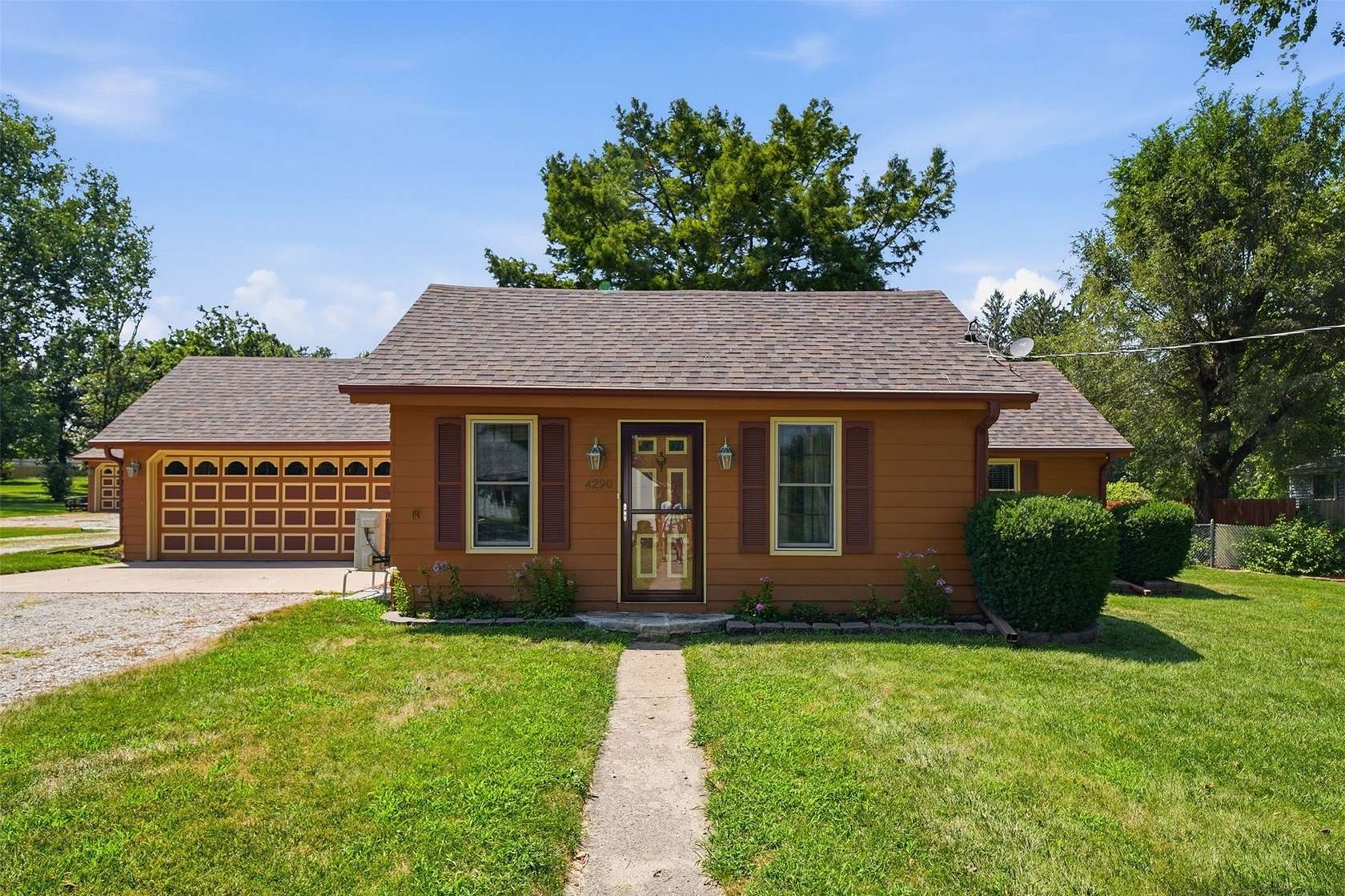 2.64 Acres of Land with Home for Sale in Des Moines, Iowa