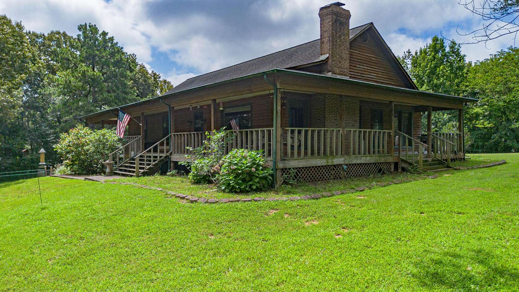 4.66 Acres of Land with Home for Sale in Paducah, Kentucky