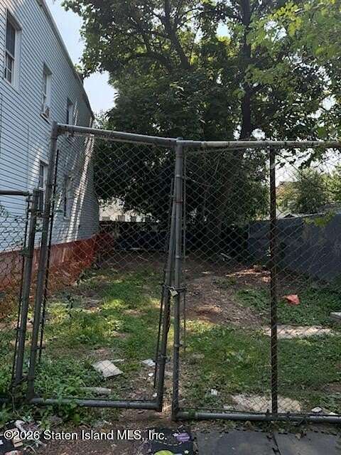 0.04 Acres of Residential Land for Sale in Staten Island, New York