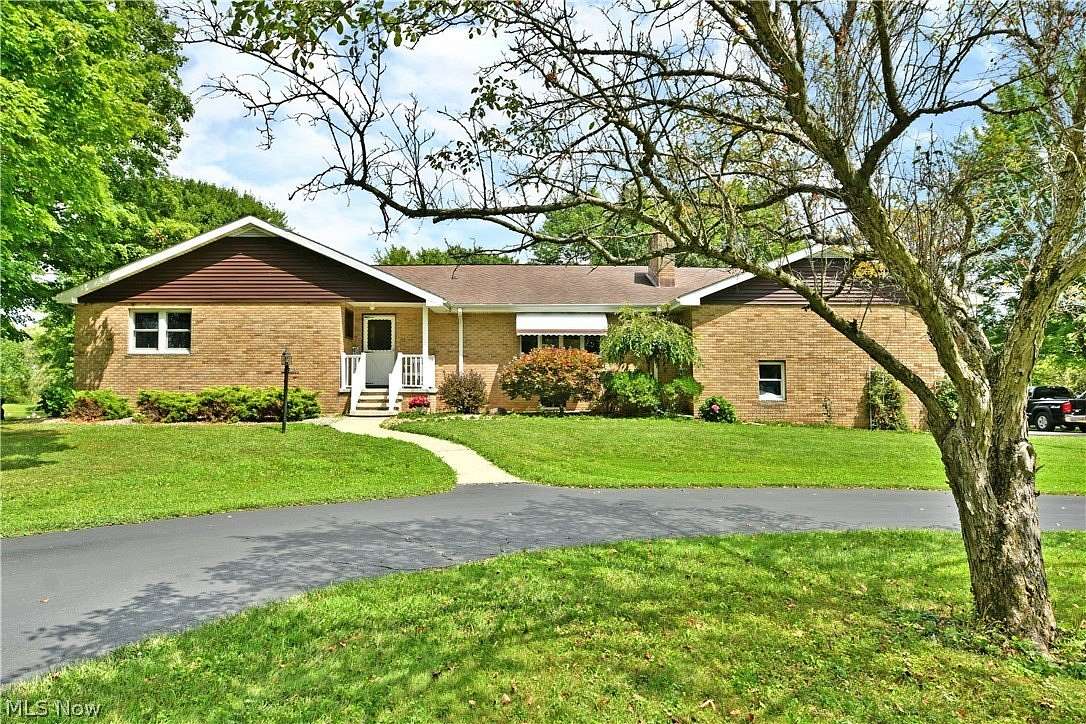 71.9 Acres of Land with Home for Sale in Farmdale, Ohio