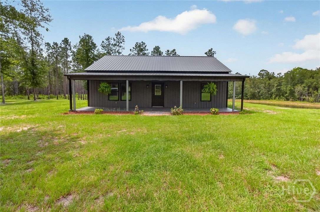 10.4 Acres of Recreational Land with Home for Sale in Register, Georgia