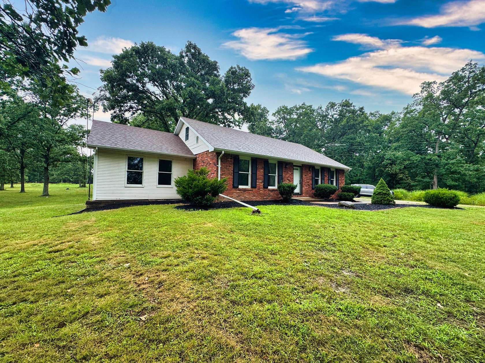 34 Acres of Land with Home for Sale in Moberly, Missouri