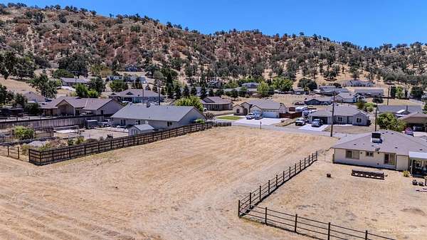 0.36 Acres of Residential Land for Sale in Tehachapi, California