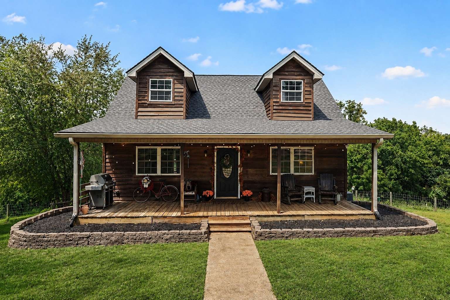 3.37 Acres of Land with Home for Sale in Columbia, Tennessee