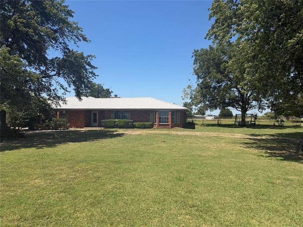 4 Acres of Land with Home for Sale in Earlsboro, Oklahoma