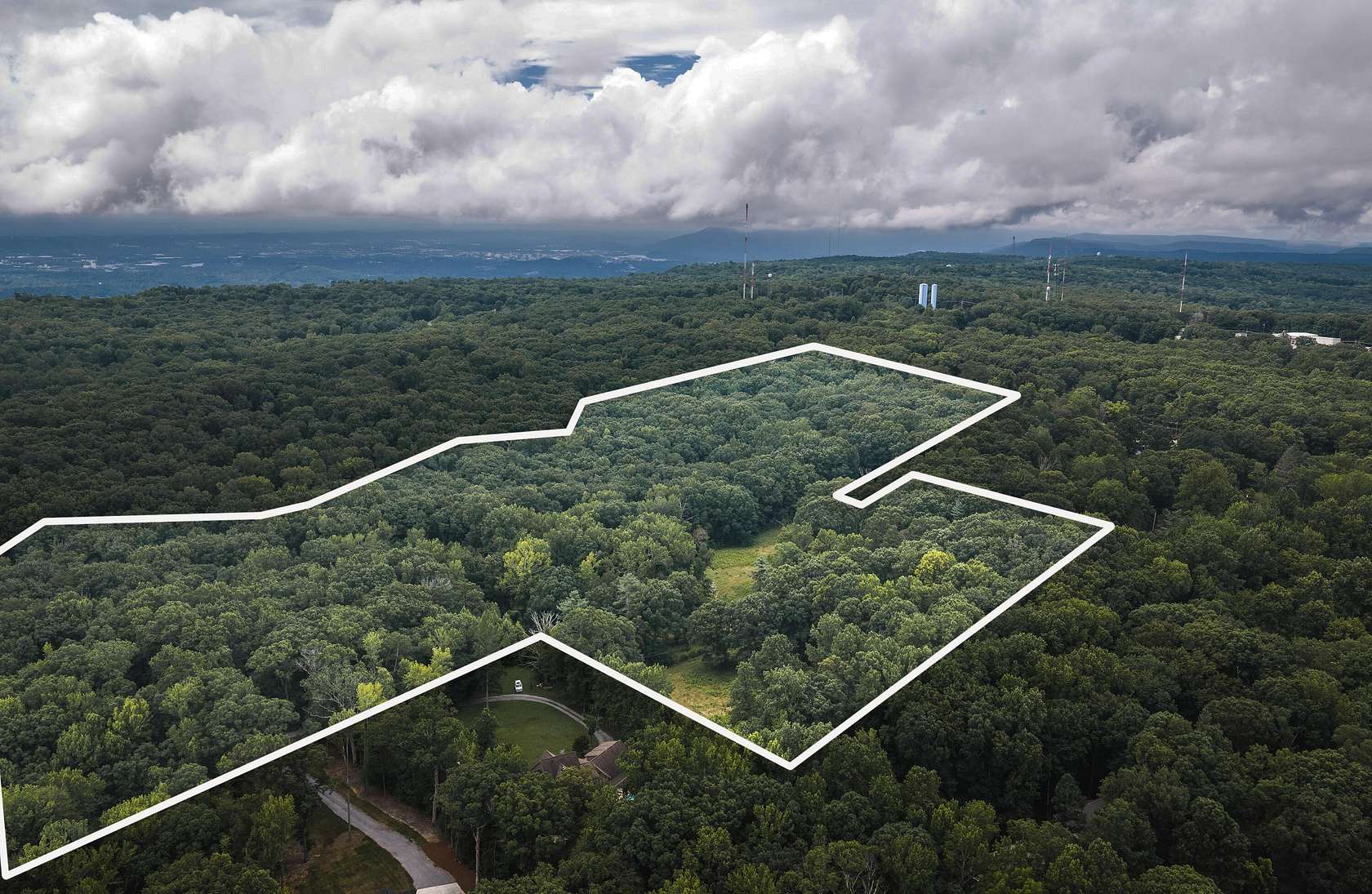 16.5 Acres of Land for Sale in Signal Mountain, Tennessee