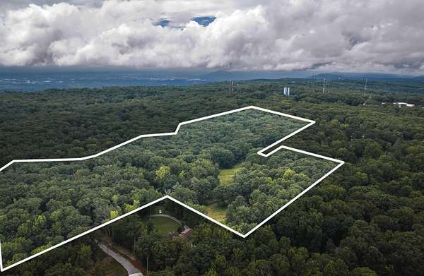 16.5 Acres of Land for Sale in Signal Mountain, Tennessee