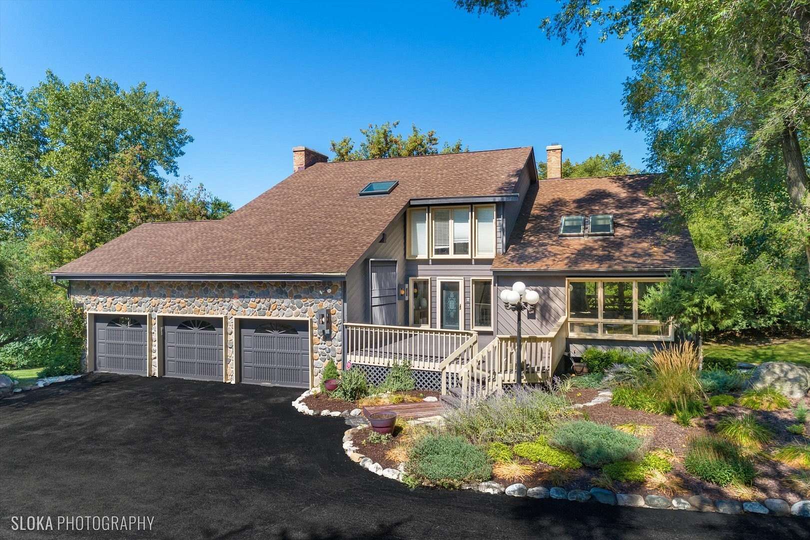 4.89 Acres of Land with Home for Sale in North Barrington, Illinois
