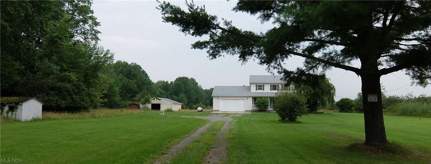 9.5 Acres of Land with Home for Sale in Warren, Ohio