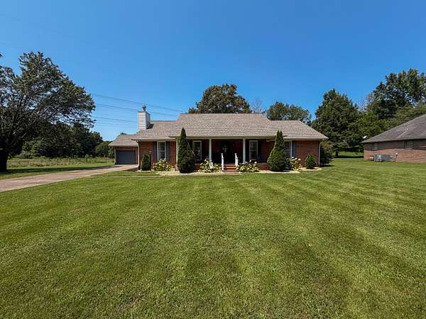 1.58 Acres of Land with Home for Sale in Paducah, Kentucky