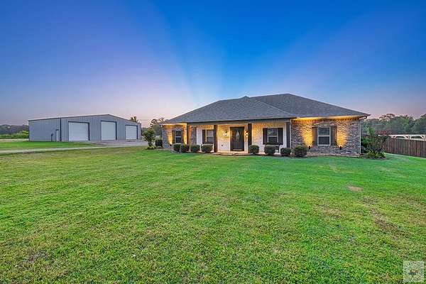 2.5 Acres of Land with Home for Sale in Hooks, Texas