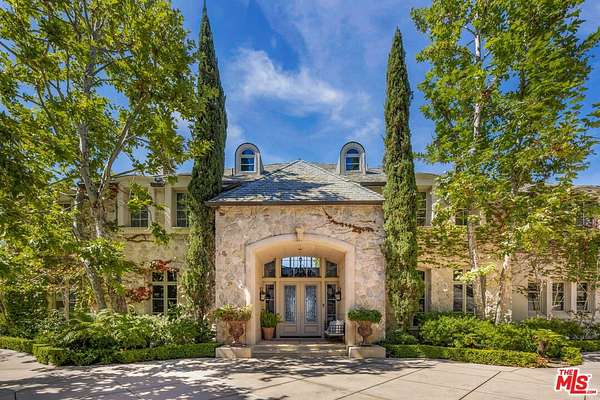 1.5 Acres of Land with Home for Sale in Los Angeles, California
