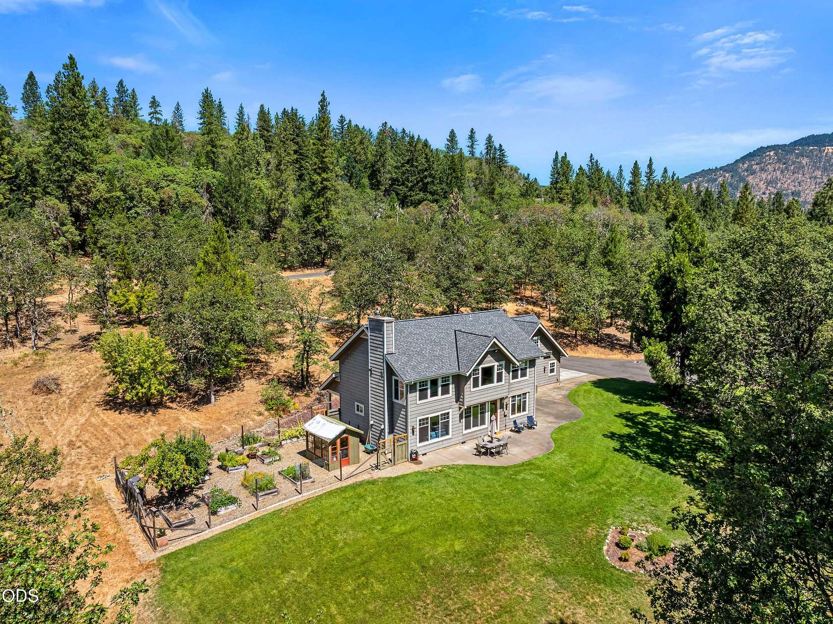 5 Acres of Land with Home for Sale in Grants Pass, Oregon
