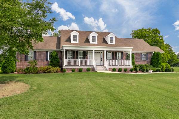 8.72 Acres of Land with Home for Sale in Fayetteville, Tennessee