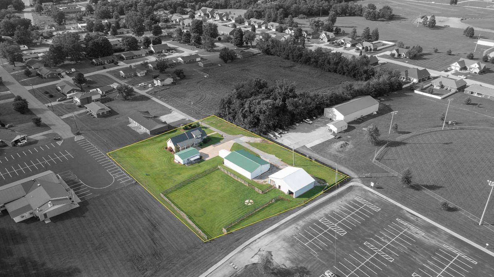 1.65 Acres of Land with Home for Sale in Lebanon, Kentucky