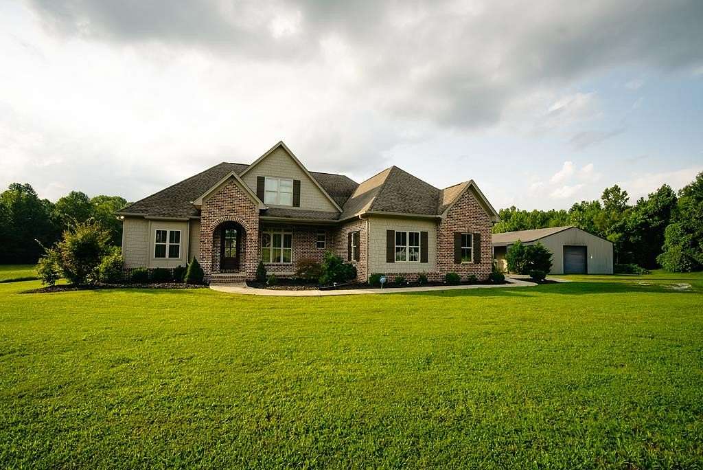 40 Acres of Land with Home for Sale in New Albany, Mississippi