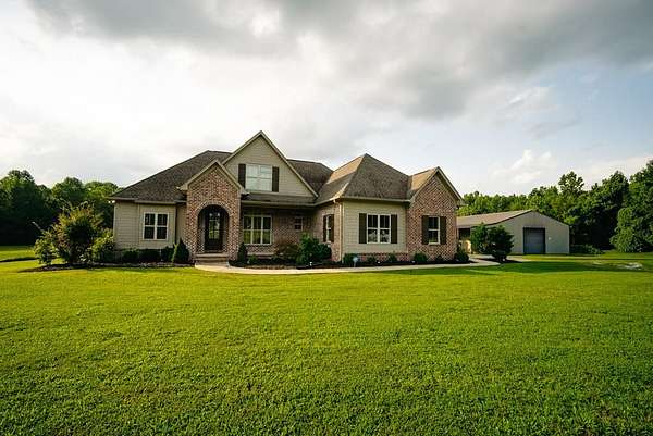 40 Acres of Land with Home for Sale in New Albany, Mississippi